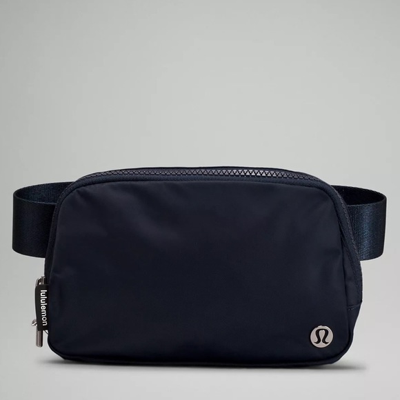Everywhere lululemon belt bag 1L. NWT black. - Picture 4 of 8